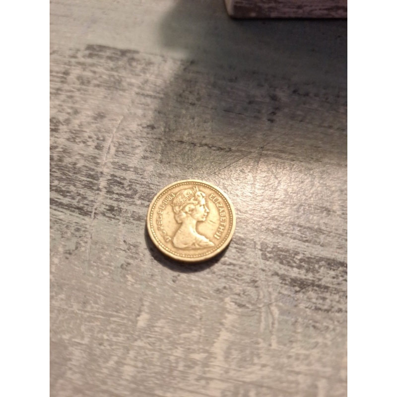 1983 Queen Elizabeth II One Pound Coin Error "Decus Et Tutamen" Upside Down