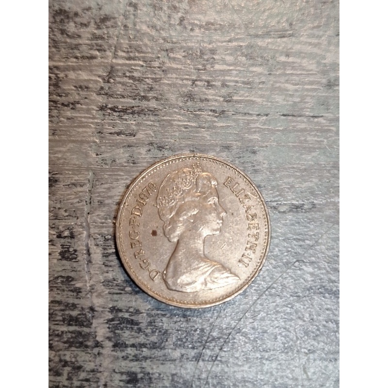 A BRITISH 1979 ELIZABETH II FIVE PENCE 5p coin, 46 Years Old!