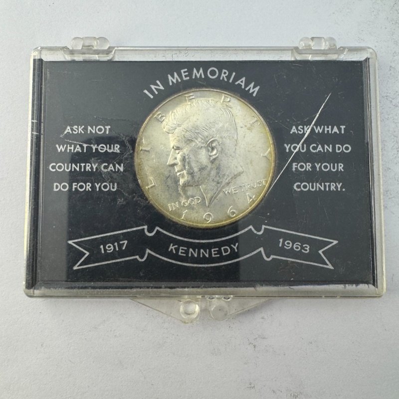 1964 Kennedy Half Dollar 90% Silver In Memoriam Display Case Original U.S. Coin